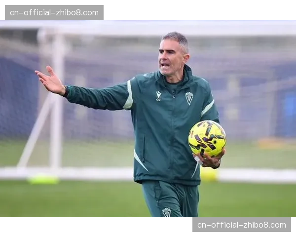 加的斯对阵阿尔梅里亚保级大战,客队前锋因暴力行为被直接红牌罚下 加的斯对阵阿尔梅里亚保级大战,客队前锋因暴力行为被直接红牌罚下