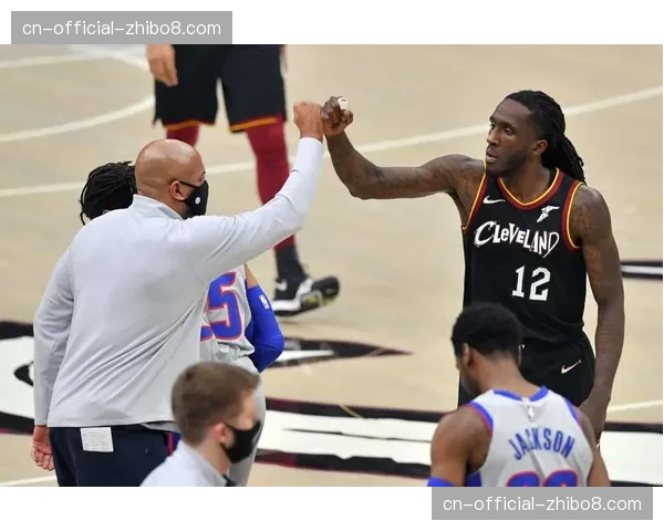 “伤病报告:广州龙狮球员崔永熙脚踝扭伤,预计缺席季后赛首轮” “伤病报告:广州龙狮球员崔永熙脚踝扭伤,预计缺席季后赛首轮”